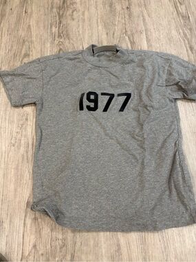 Fear of God Essentials Kids 1977 T-Shirt Size 8 Heather Grey Authentic